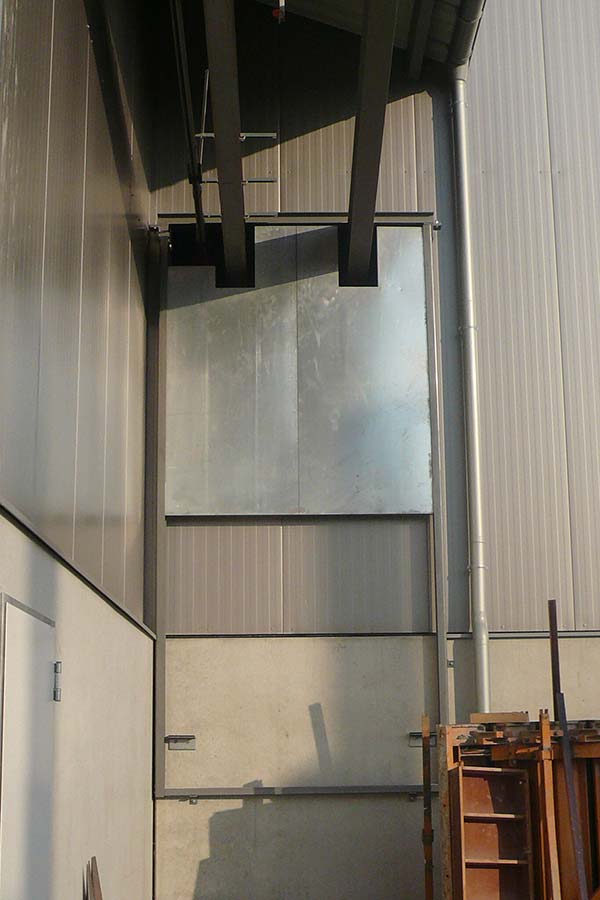 Automatisches Hallentor für Kübelbahn