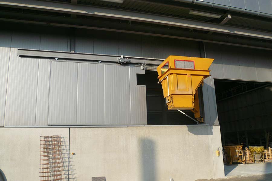 Automatisches Hallentor für Schwenksilo