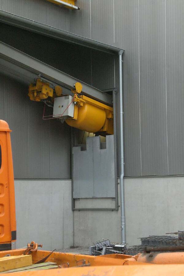 Automatisches Hallentor für Kübelbahn